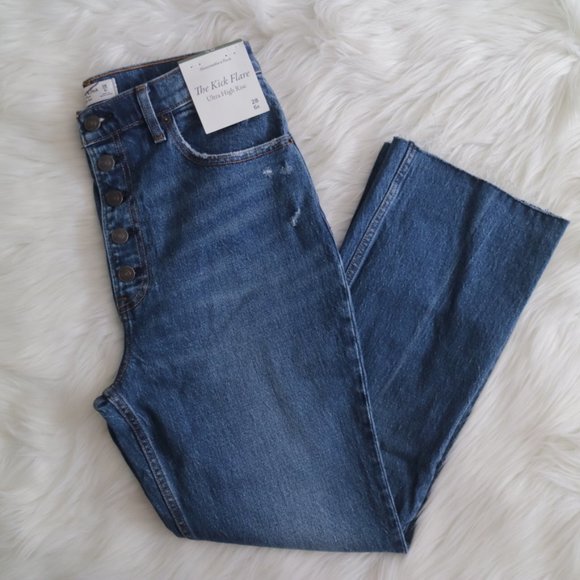 NEW Abercombie & Fitch Ultra High Rise Kick Flare crop Jeans Sized 28 / 6R - Picture 3 of 11